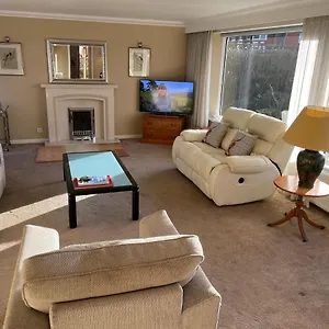 'sounion' - Fabulous, Spacious Modern House With Large Private Garden In Leafy Lytham Holiday home